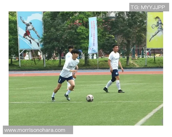 无法驰骋的足球明星背后的故事与奋斗历程