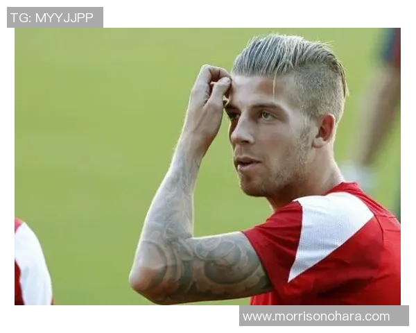 足球明星发型全攻略从基础理发技巧到个性造型一步到位