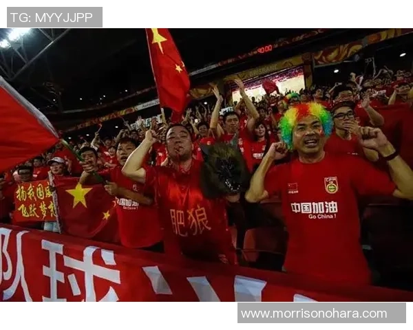 足球明星夺冠后激情舞动视频展现庆祝时刻的热烈与欢乐